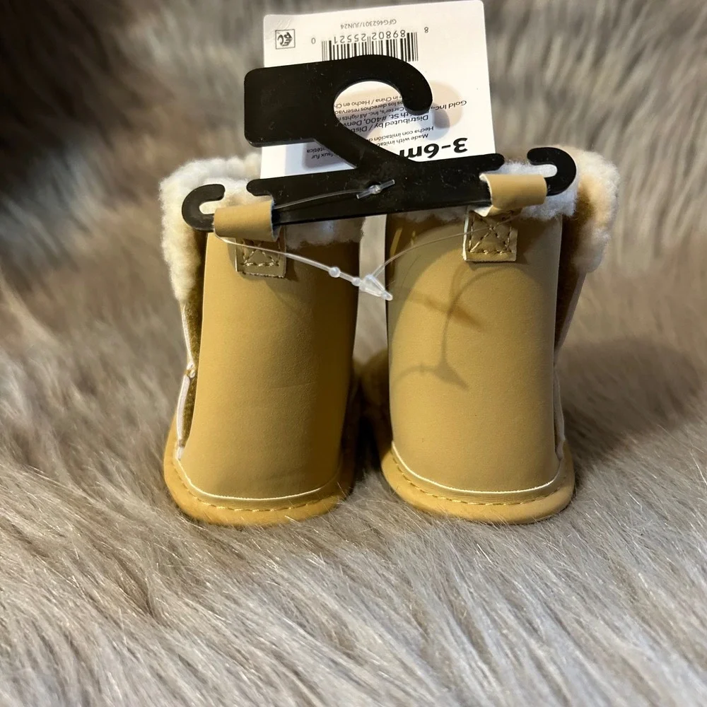 Carter's Child Of Mine Crib Shoes Baby's Size‎ 3-6 Months Beige Boots Booties